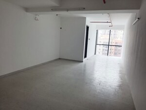 Room in 1 BHK Apartment at Yash CHS Malad, Malad East – for Rent