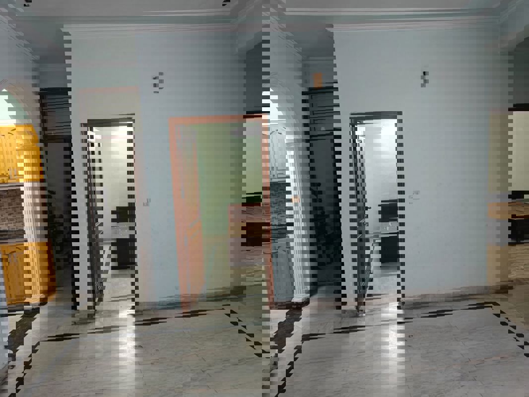 2 BHK + Pooja Room 850 Sq.Ft. Apartment in RWA Apartments Sector 37