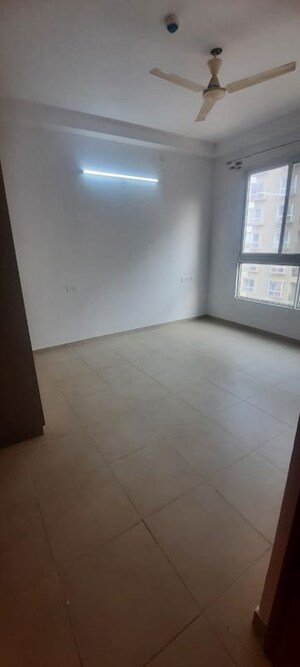 Room in 2 BHK Apartment at Bhartiya Nikoo Homes, Thanisandra Main Road – for Rent