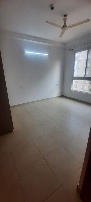 Room in 2 BHK Apartment at Bhartiya Nikoo Homes, Thanisandra Main Road – for Rent