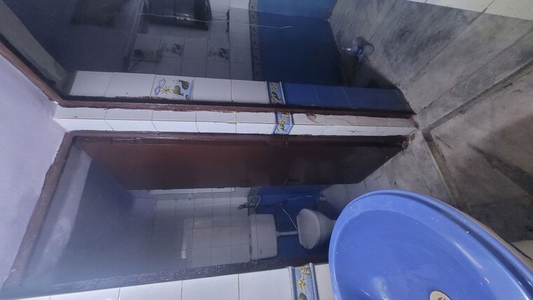 Attached Bathroom, gtb enclave 3 Bedroom 1000 Sq.Ft. Apartment In Gtb Enclave Delhi 10091785