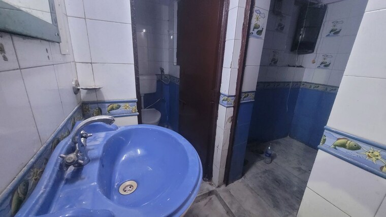 Bathroom, gtb enclave 3 Bedroom 1000 Sq.Ft. Apartment In Gtb Enclave Delhi 10091785