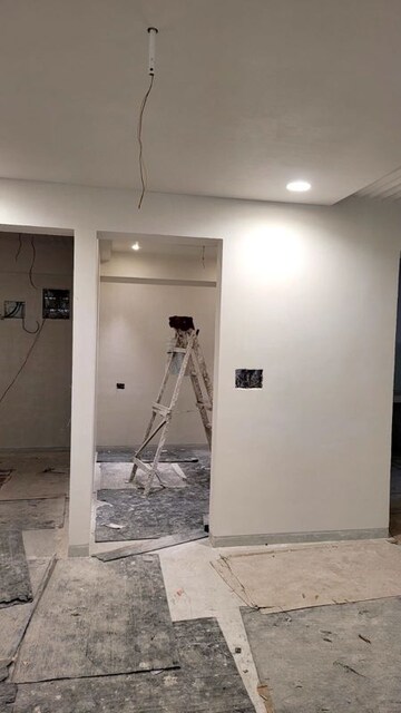 Room in 3 BHK Apartment at Sion East – for Sale