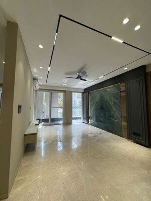 Room in 3 BHK Builder Floor at Sector 56 – for Rent