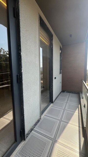 Building Lobby in 3 BHK Builder Floor at Sector 56 – for Rent