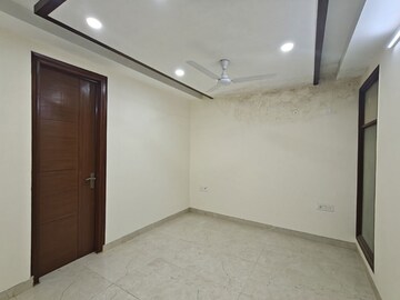 Room in 3 BHK Builder Floor at South Delhi – for Sale