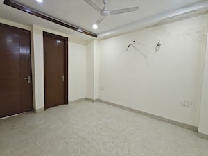 Room in 3 BHK Builder Floor at South Delhi – for Sale