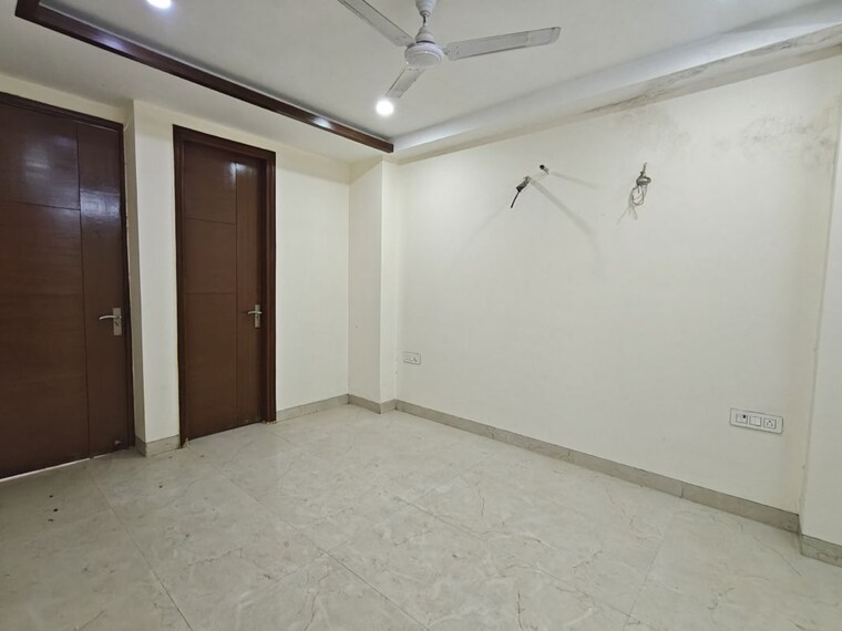 Room, south delhi 3 Bedroom 125 Sq.Yd. Builder Floor In South Delhi Delhi 10092009