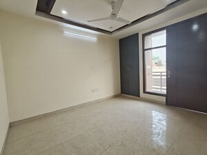 Room in 3 BHK Builder Floor at South Delhi – for Sale