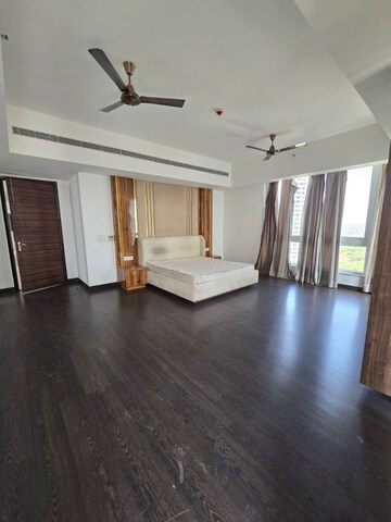 Room in 4 BHK Apartment at Krrish Provence Estate, Gurgaon Faridabad Road – for Rent