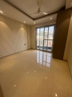 Room in 3 BHK Builder Floor at Saket – for Sale