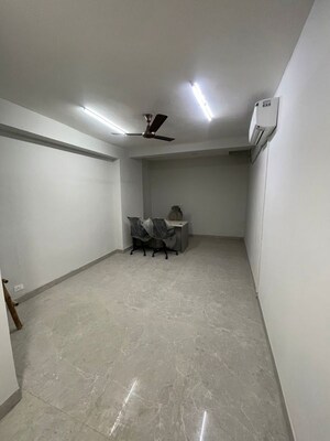 Room in 2 BHK Apartment at Signature Global City, Sector 37d – for Rent