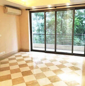 Room in 4 BHK Builder Floor at Defence Colony – for Rent