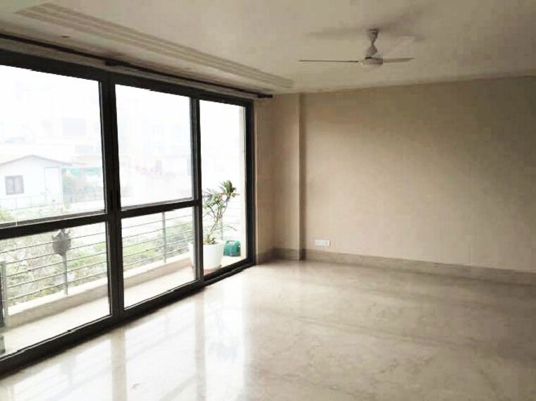 Room, defence colony 4 Bedroom 2925 Sq.Ft. Builder Floor In Defence Colony Delhi 9949896