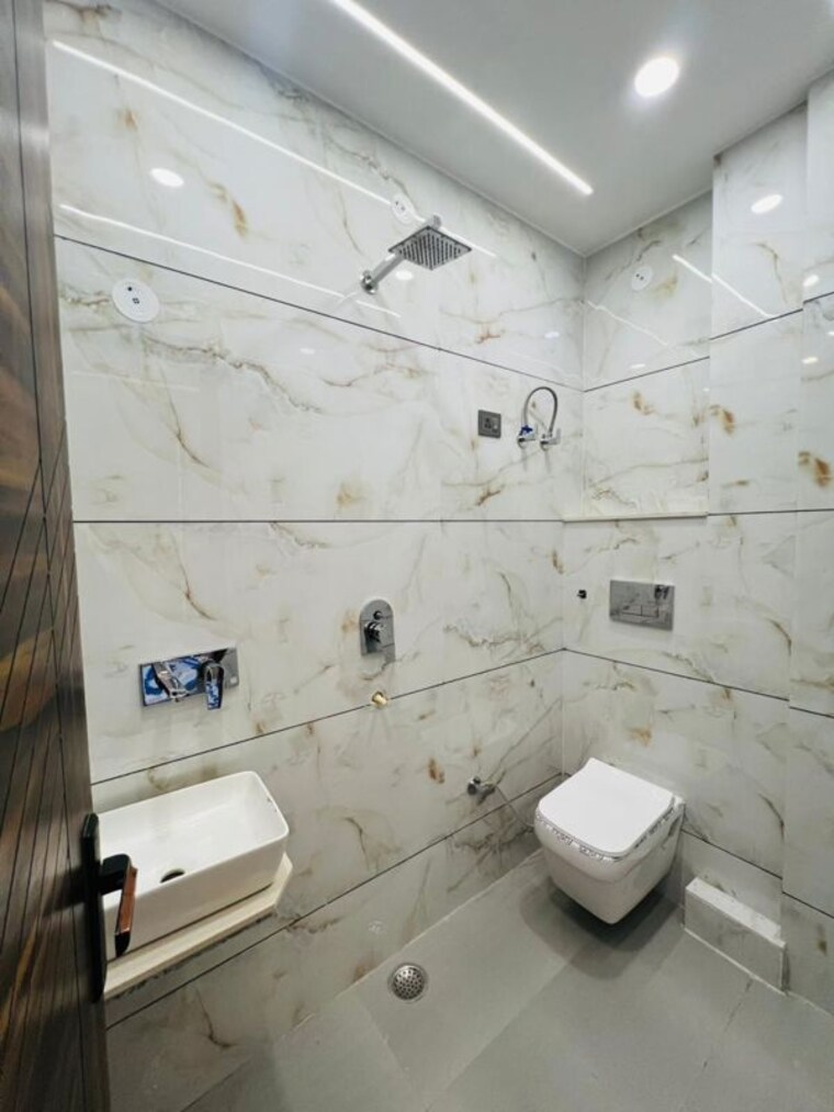 Bathroom, nawada 3 Bedroom 805 Sq.Ft. Builder Floor In Nawada Delhi 10092134
