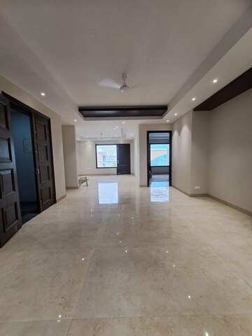 Building Lobby in 3 BHK Builder Floor at Ultima 107, Sector 104 – for Sale