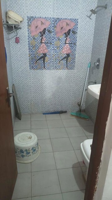 Bathroom in 3 BHK Apartment at Jalvayu Towers, Sector 56 – for Rent