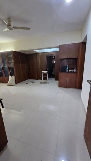 Room in 3 BHK Apartment at Juhu – for Rent
