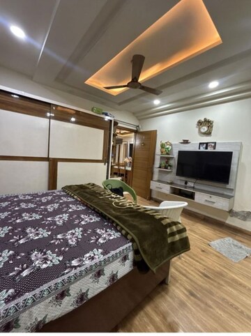 Bedroom in 5 BHK Builder Floor at DLF Centre Point, Sector 11 – for Sale