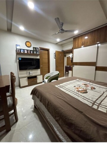 Bedroom in 5 BHK Builder Floor at DLF Centre Point, Sector 11 – for Sale