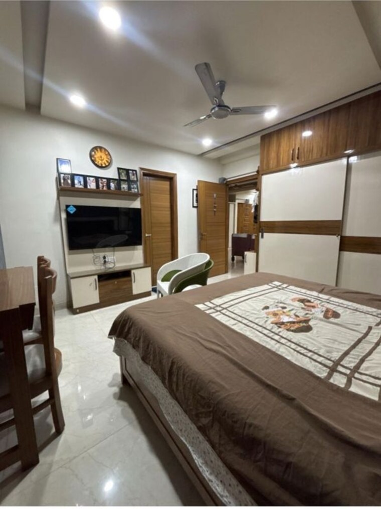 Bedroom, dlf-centre-point 5 Bedroom 300 Sq.Yd. Builder Floor In Sector 11 Faridabad 10092468