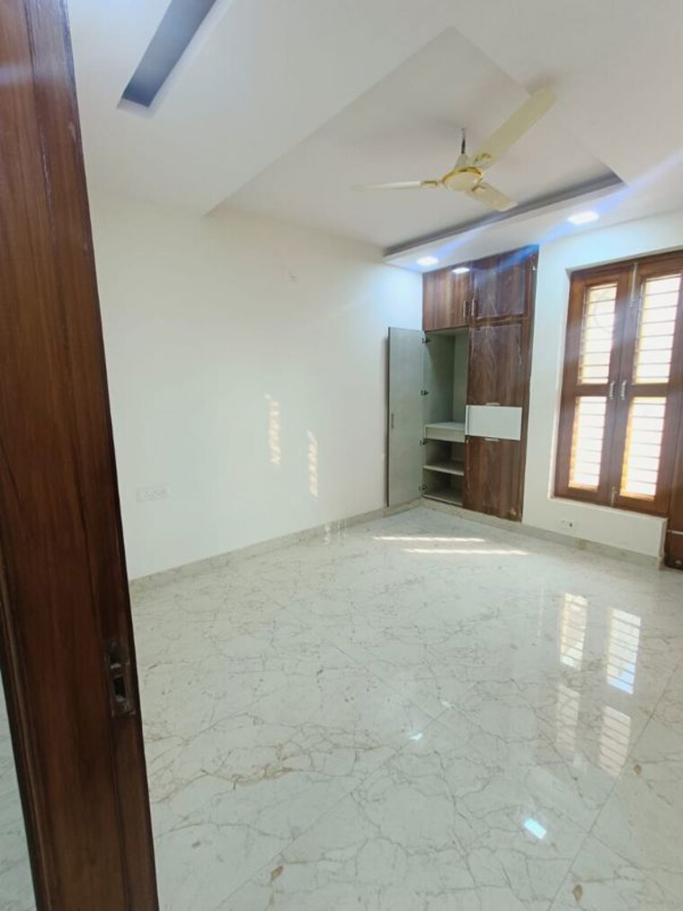 Room, bptp-district-3 3 Bedroom 180 Sq.Yd. Builder Floor In Sector 85 Faridabad 10092634