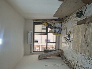 Living Room in 1.5 BHK Apartment at Ghatkopar East – for Rent