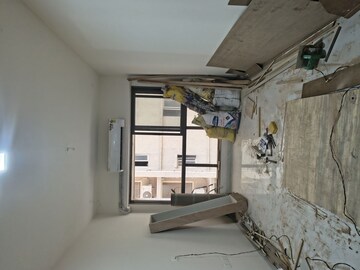 Living Room in 1.5 BHK Apartment at Ghatkopar East – for Rent