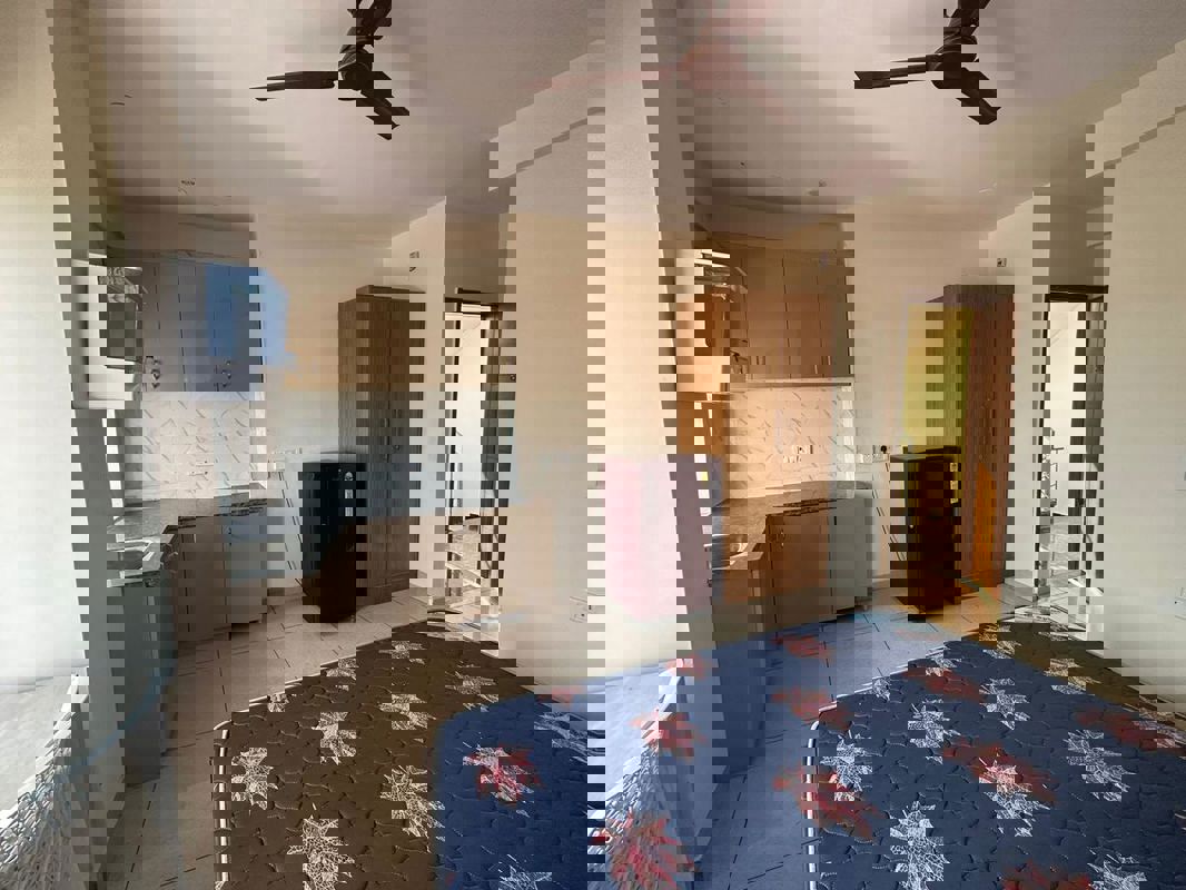 1 Rk  355 Sq.Ft. Builder Floor in South City Arcade