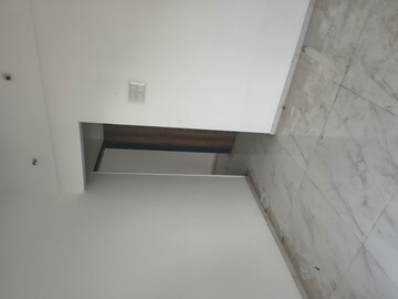 Room in 2 BHK Apartment at Ghatkopar East – for Rent