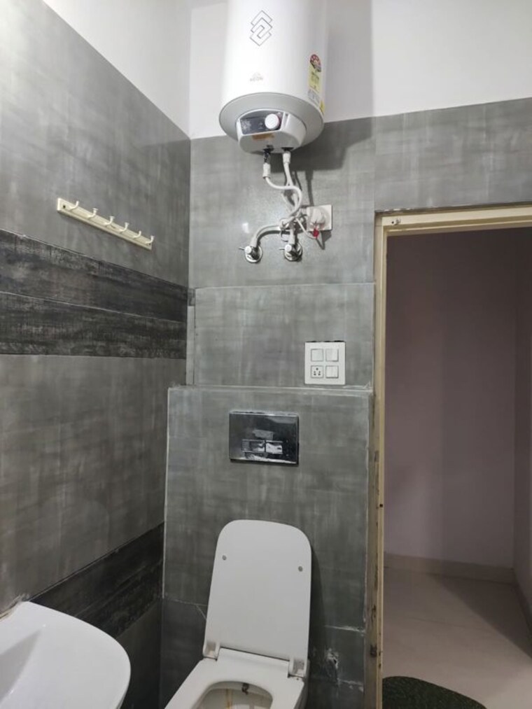 Bathroom, nk-savitry-enclave 3 Bedroom 1350 Sq.Ft. Apartment In Vip Road Zirakpur 10092962