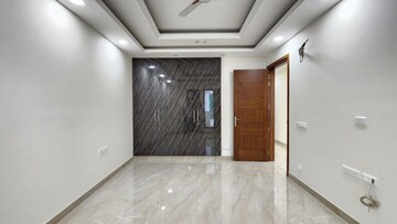 Room in 3 BHK Builder Floor at BPTP District 3, Sector 85 – for Sale