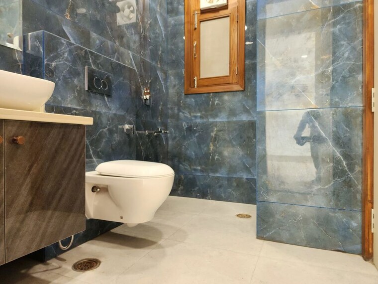 Bathroom, bptp-district-3 3 Bedroom 140 Sq.Yd. Builder Floor In Sector 85 Faridabad 10092840