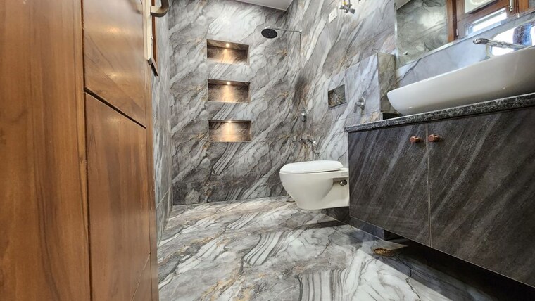 Bathroom, bptp-district-3 3 Bedroom 140 Sq.Yd. Builder Floor In Sector 85 Faridabad 10092840