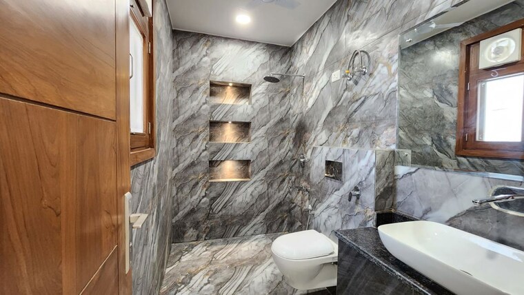 Bathroom, bptp-district-3 3 Bedroom 140 Sq.Yd. Builder Floor In Sector 85 Faridabad 10092840