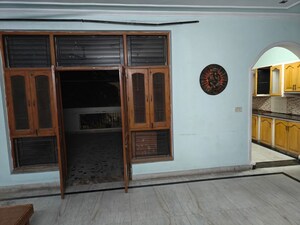 Room in 3 BHK Builder Floor at RWA Apartments Sector 41, Sector 41 – for Rent