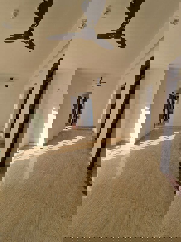 3 BHK 1950 Sq.Ft. Apartment in Express Zenith