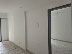 Room in 2 BHK Apartment at Ghatkopar East – for Rent