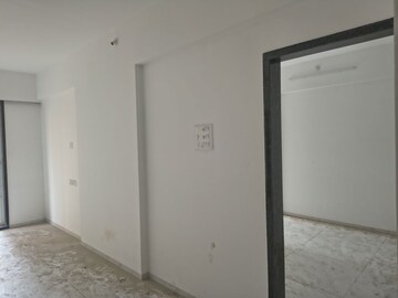 Room in 2 BHK Apartment at Ghatkopar East – for Rent