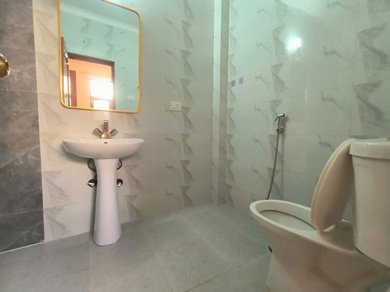 Bathroom, rwa-apartments-sector-41 2 Bedroom 180 Sq.Mt. Independent House In Sector 41 Noida 10093818