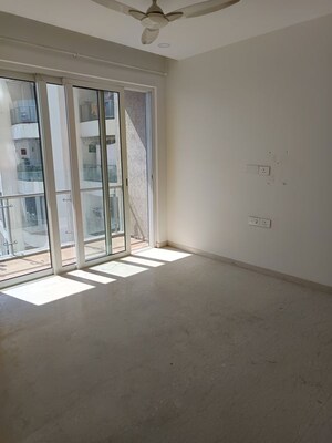 Room in 3 BHK Apartment at Lodha Fiorenza, Goregaon East – for Rent