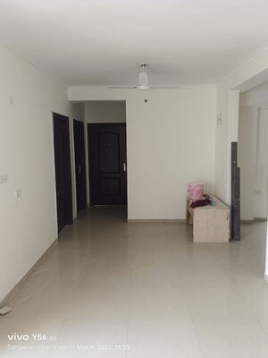Room in 3 BHK Apartment at Omaxe Residency II, Gomti Nagar – for Rent