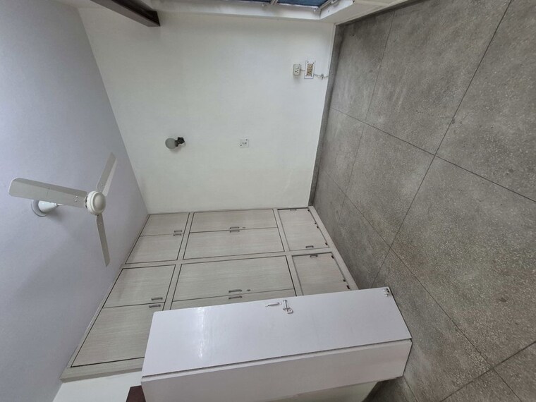 Bathroom, mayur vihar 1.5 Bedroom 680 Sq.Ft. Apartment In Mayur Vihar Delhi 10093882