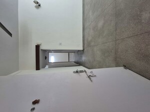 Room in 1.5 BHK Apartment at Mayur Vihar – for Sale