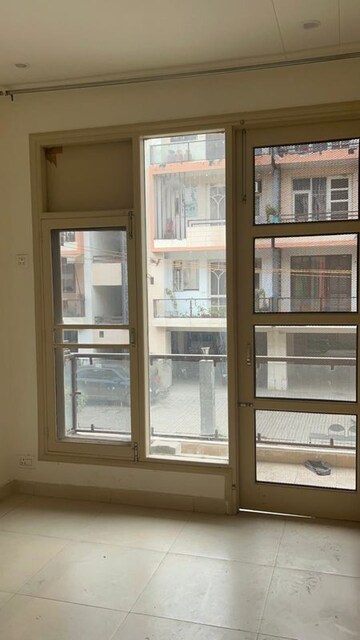 Room in 3 BHK Apartment at Vip Road – for Rent