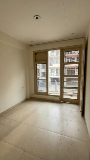 Room in 3 BHK Apartment at Vip Road – for Rent