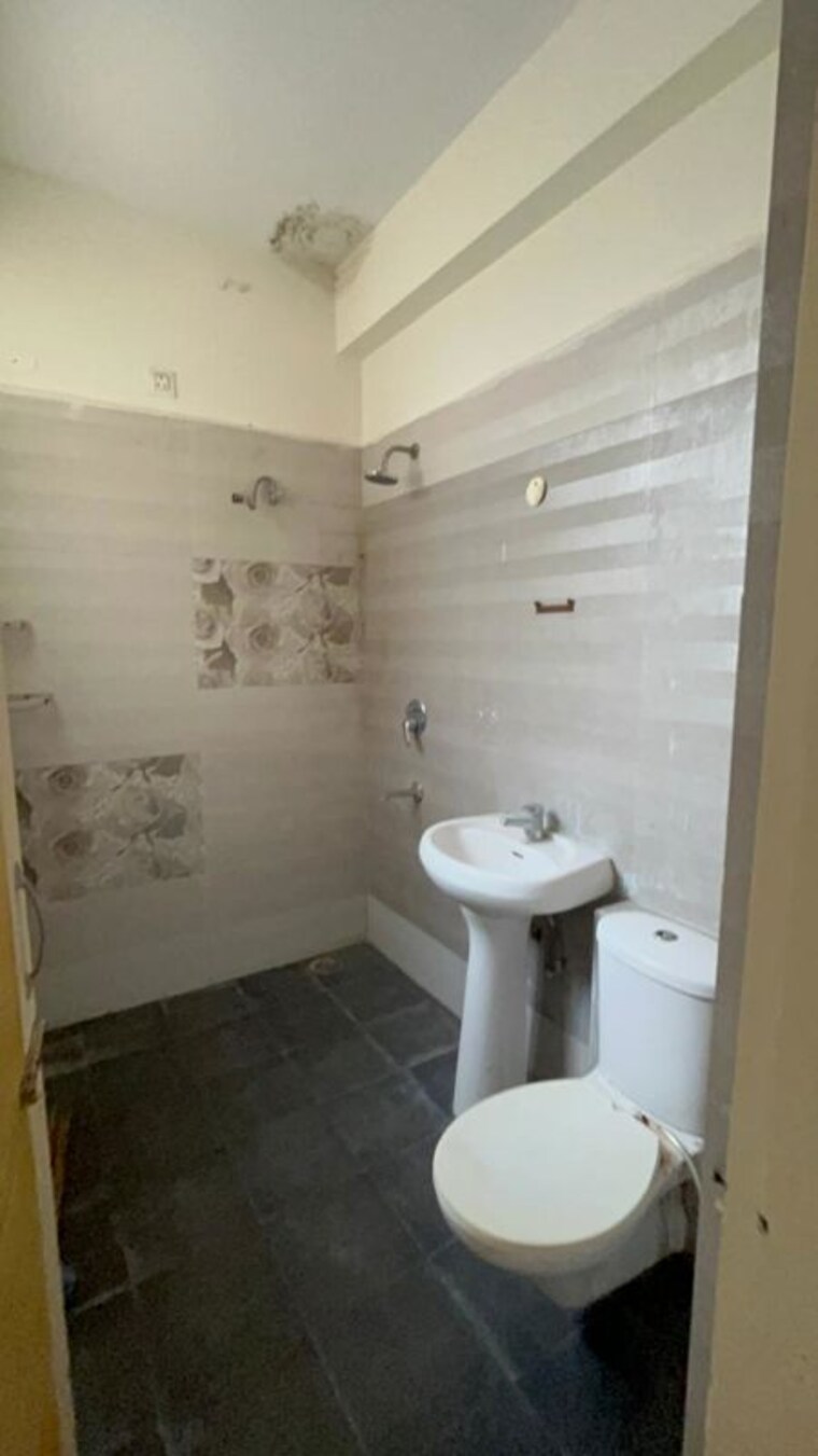 Bathroom, vip road 3 Bedroom 1158 Sq.Ft. Apartment In Vip Road Zirakpur 10093995