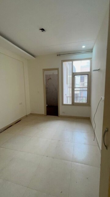 Room in 3 BHK Apartment at Vip Road – for Rent