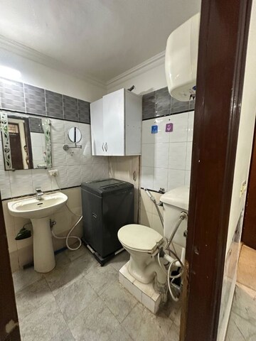 Master Bedroom in 3 BHK Apartment at Dwarka – for Rent