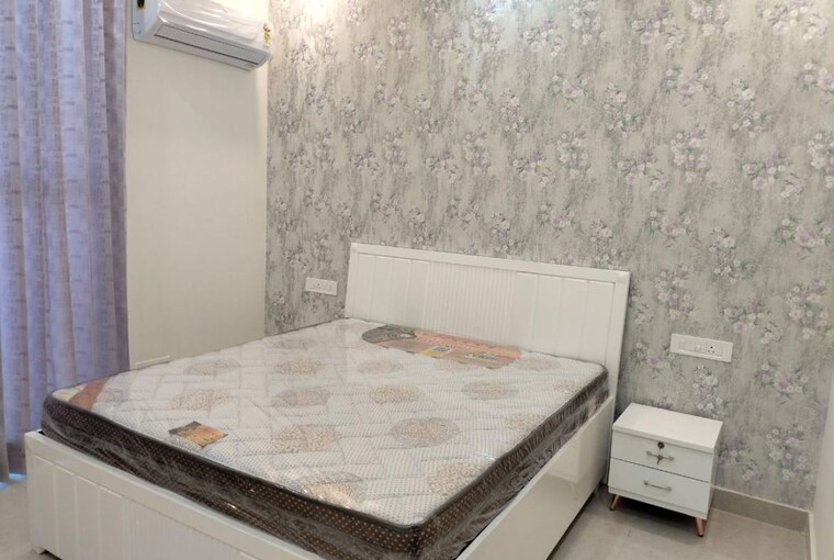 Bedroom, maya-green-lotus-saksham 4 Bedroom 1900 Sq.Ft. Apartment In International Airport Road Zirakpur 10094047